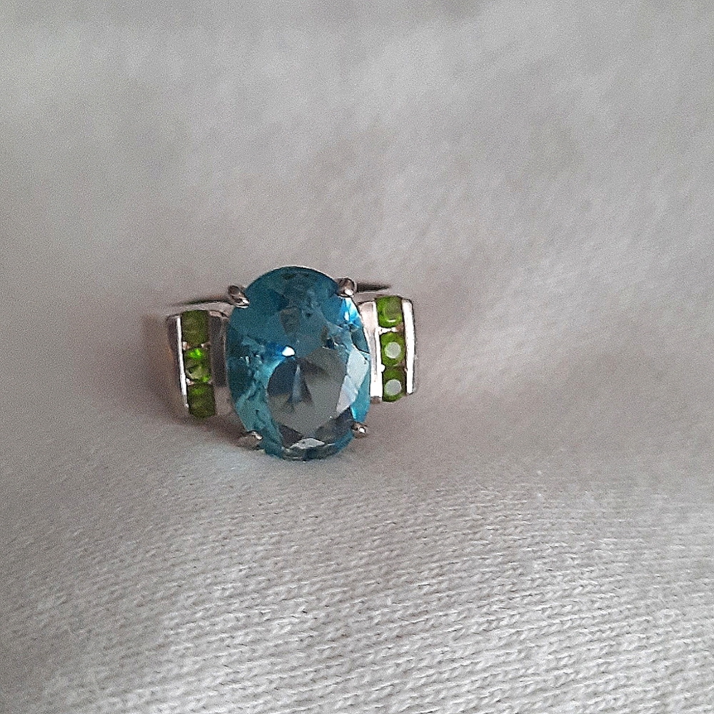 Ring - Picture 2 of 4